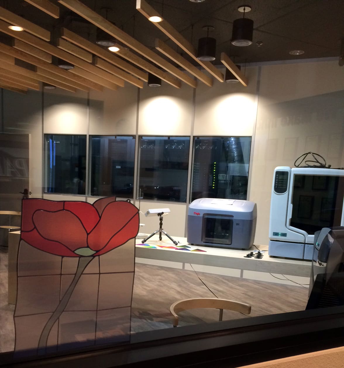 3D-Printed-Stained-Glass-Rose-Demo-room